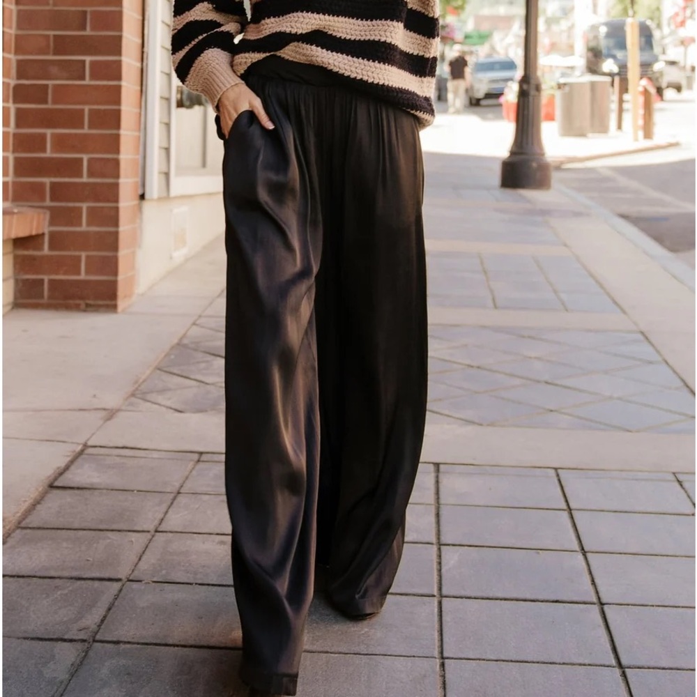 Jayla Palazzo Satin Pant med